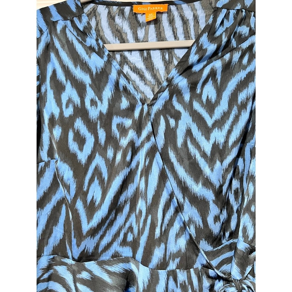 Gigi Parker Flutter Sleeve‎ Wrap Top Blue and Black animal print Size Small - Picture 6 of 8